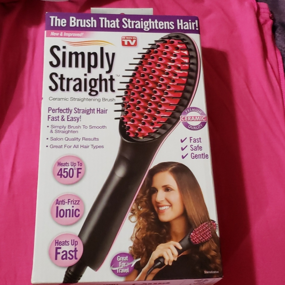 Women's brush that straightens hair